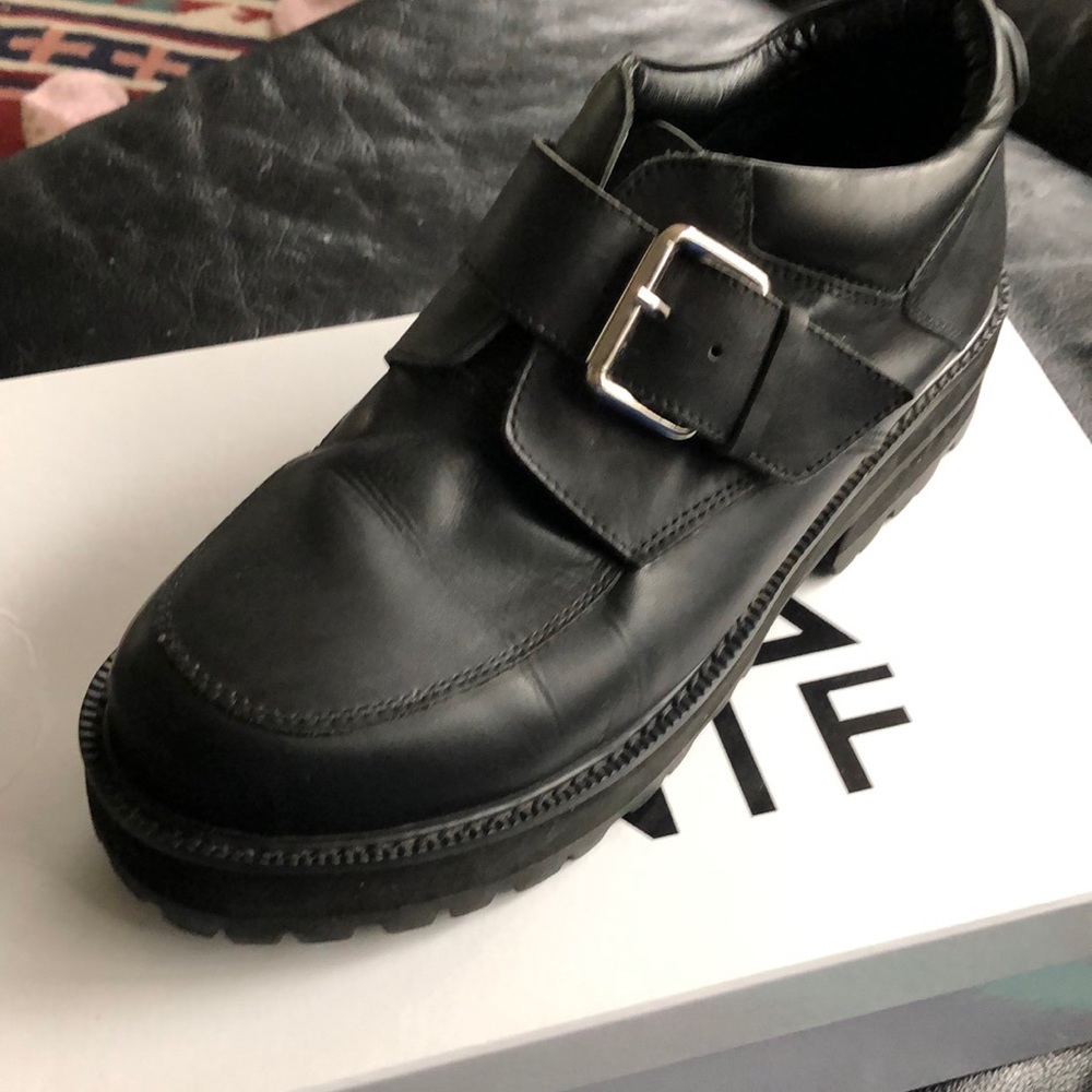 UNIF Cass Shoe Size 8 US